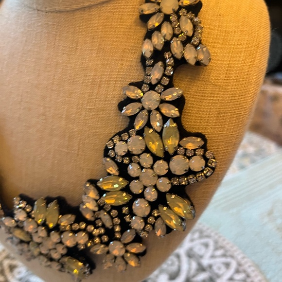 Beautiful crystal collar necklace that elevates any shirt or sweater. - Picture 2 of 3
